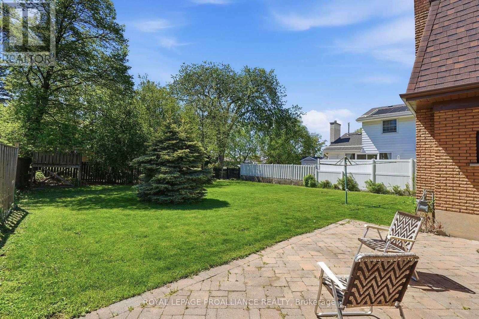 14 FOREST HILL CRESCENT - 41