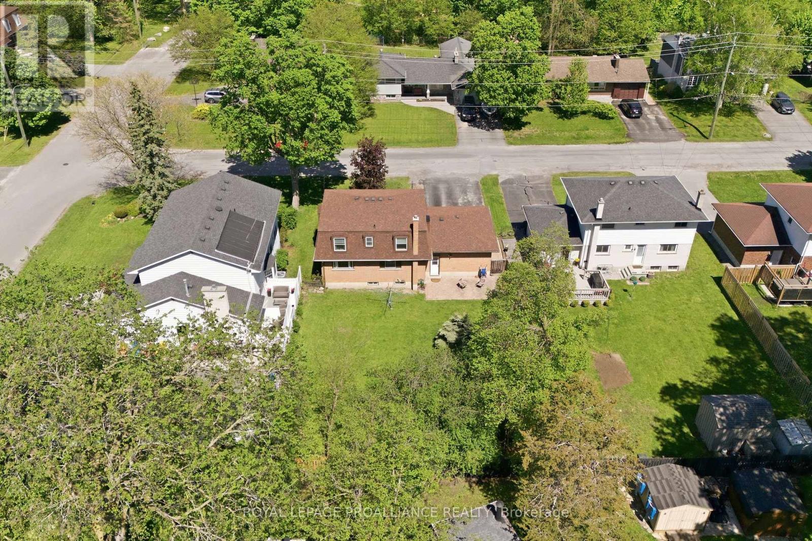 14 FOREST HILL CRESCENT - 43