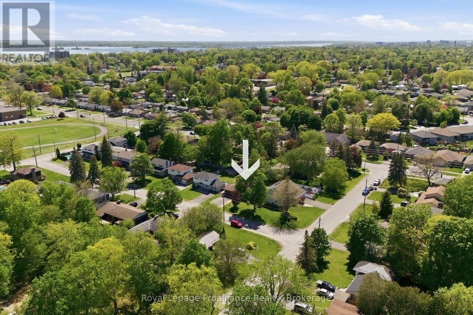 14 FOREST HILL CRESCENT - 44