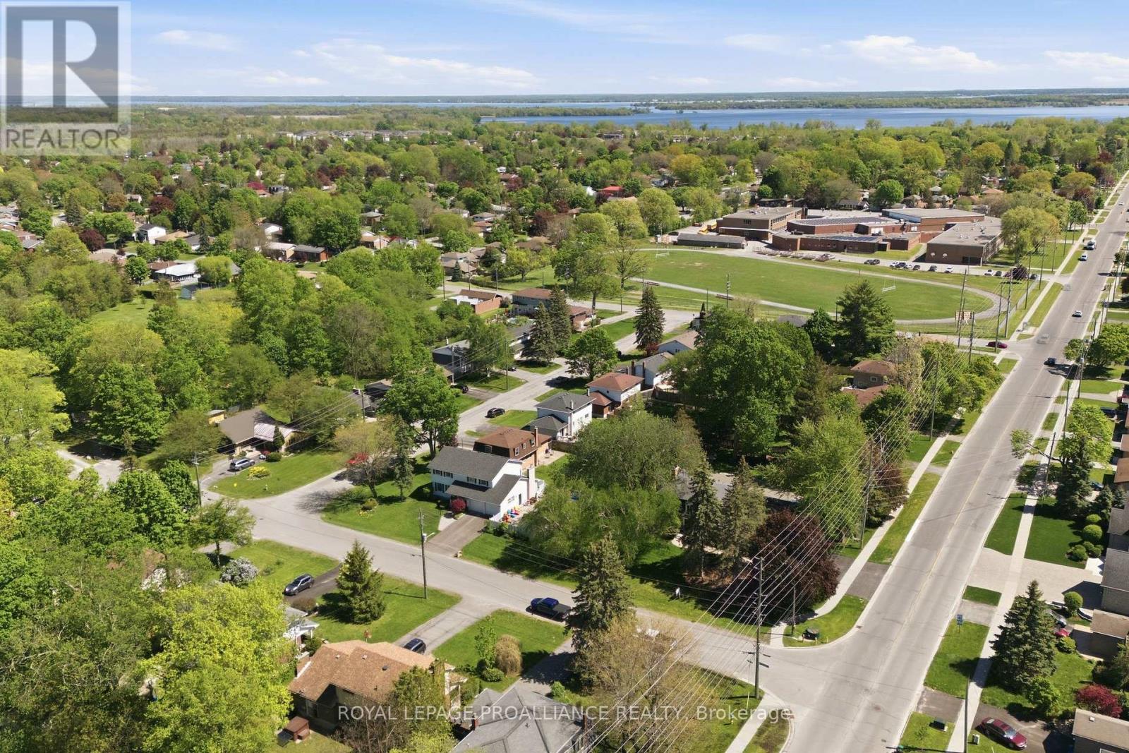 14 FOREST HILL CRESCENT - 45