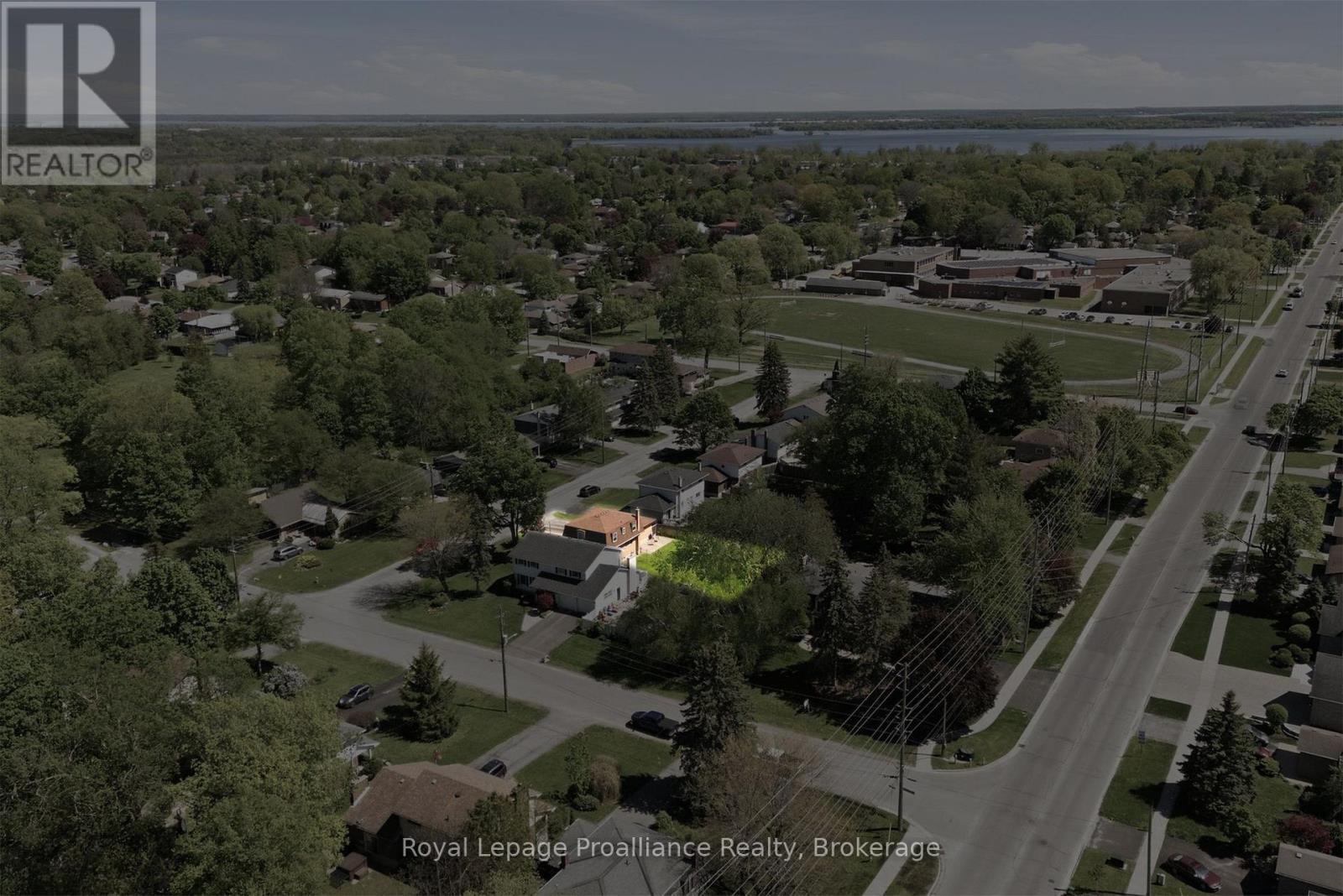 14 FOREST HILL CRESCENT - 46