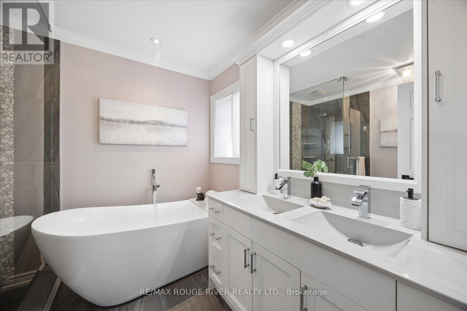 8 ROSEMARIE CRESCENT - 15