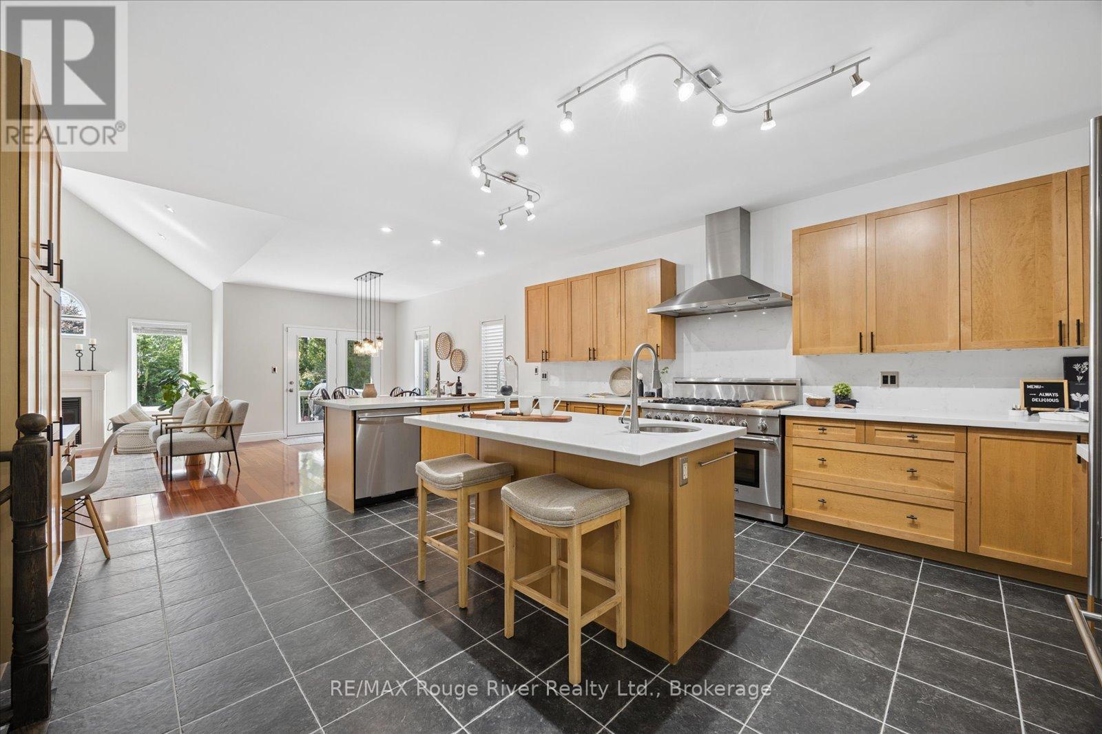 41 LEITHRIDGE CRESCENT - 12