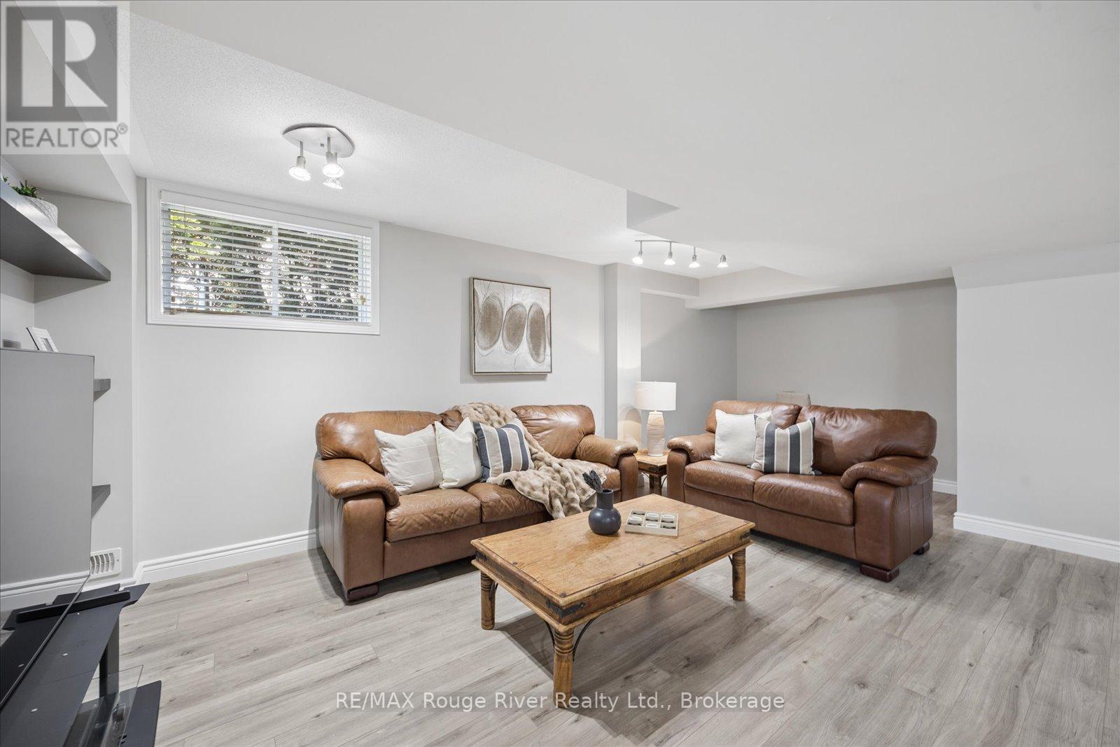 41 LEITHRIDGE CRESCENT - 29