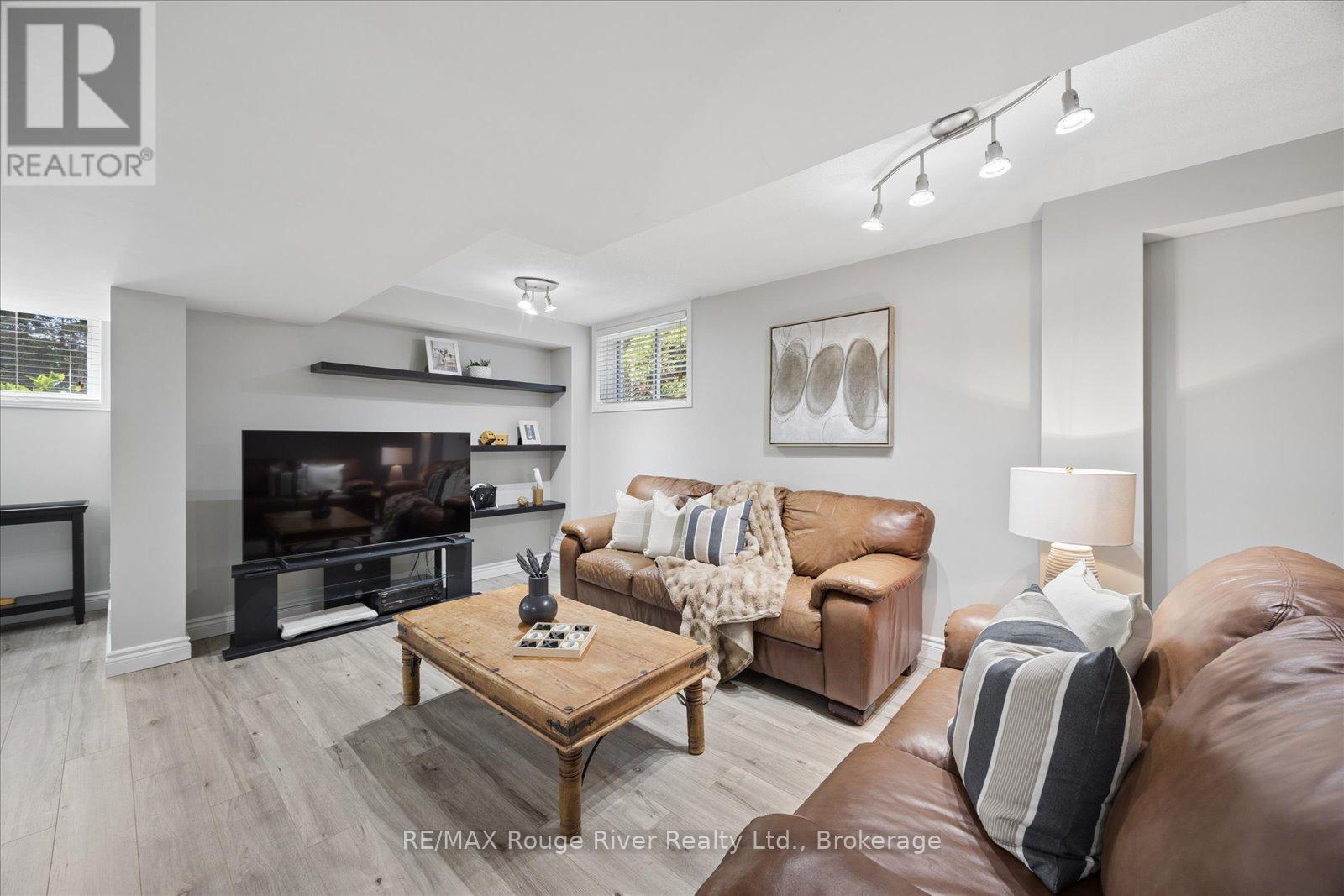 41 LEITHRIDGE CRESCENT - 30