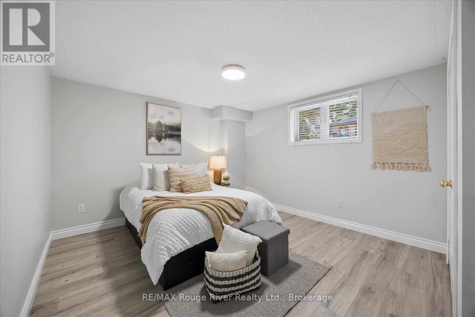 41 LEITHRIDGE CRESCENT - 31