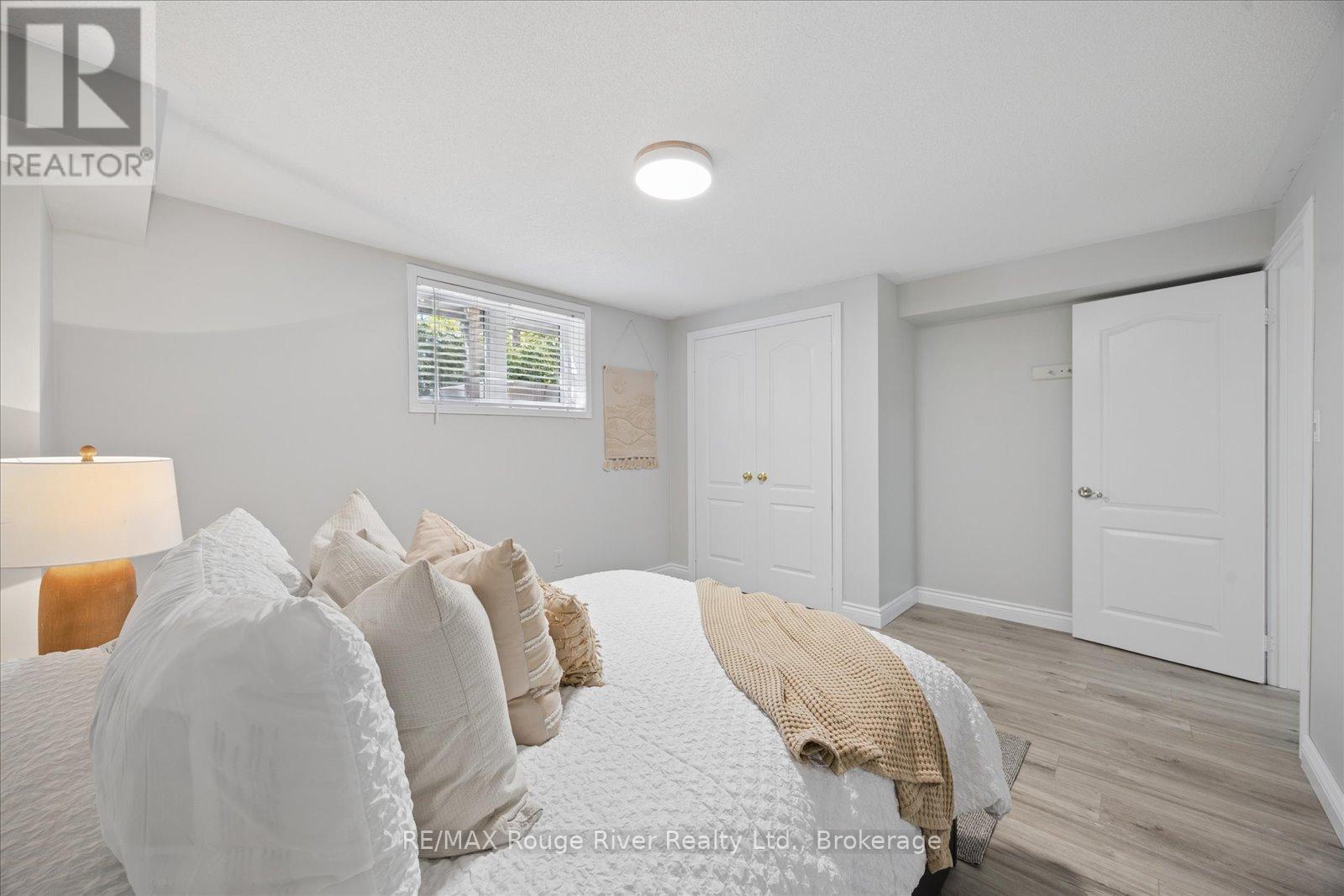41 LEITHRIDGE CRESCENT - 32
