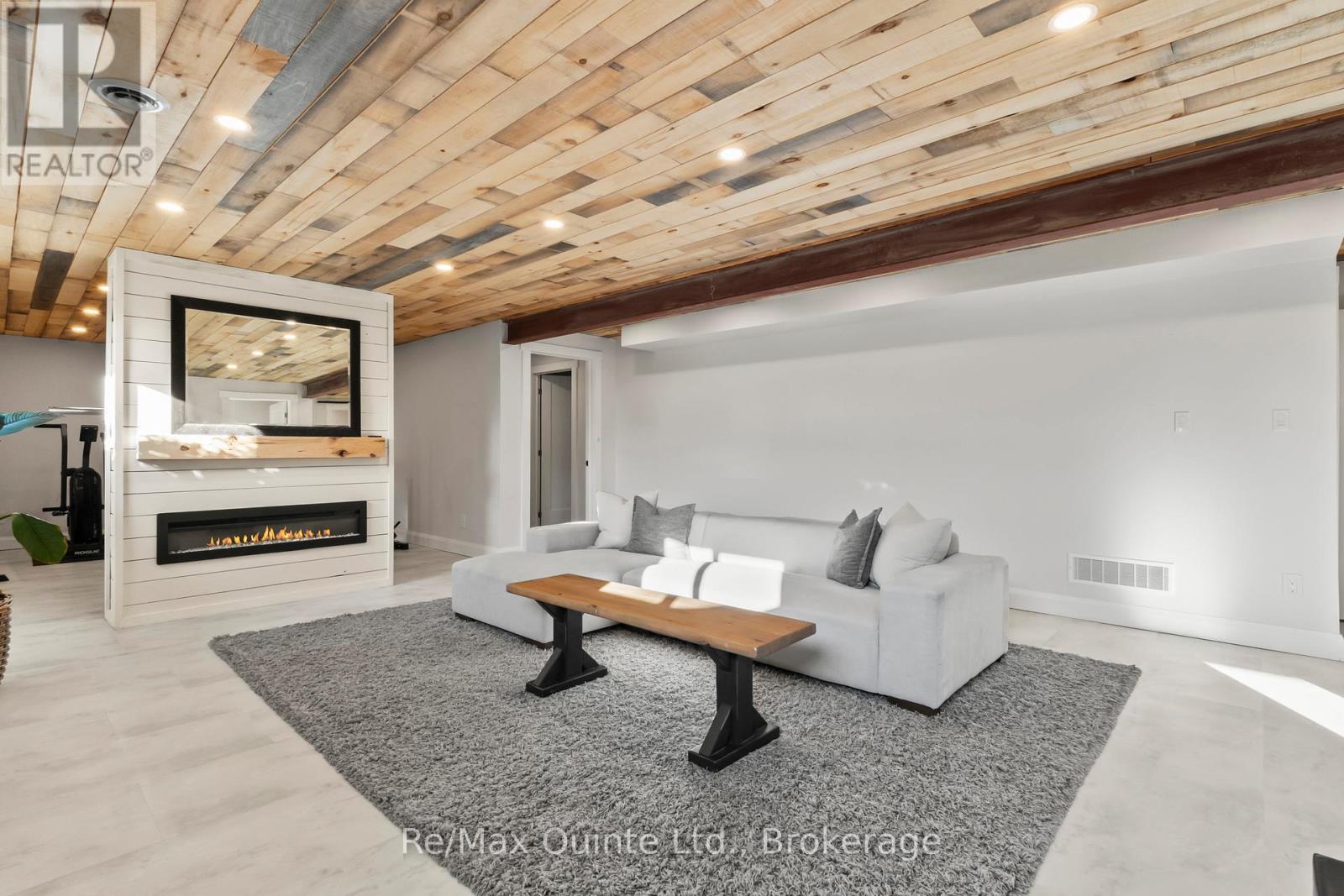 68 HIDDENVALLEY DRIVE - 34