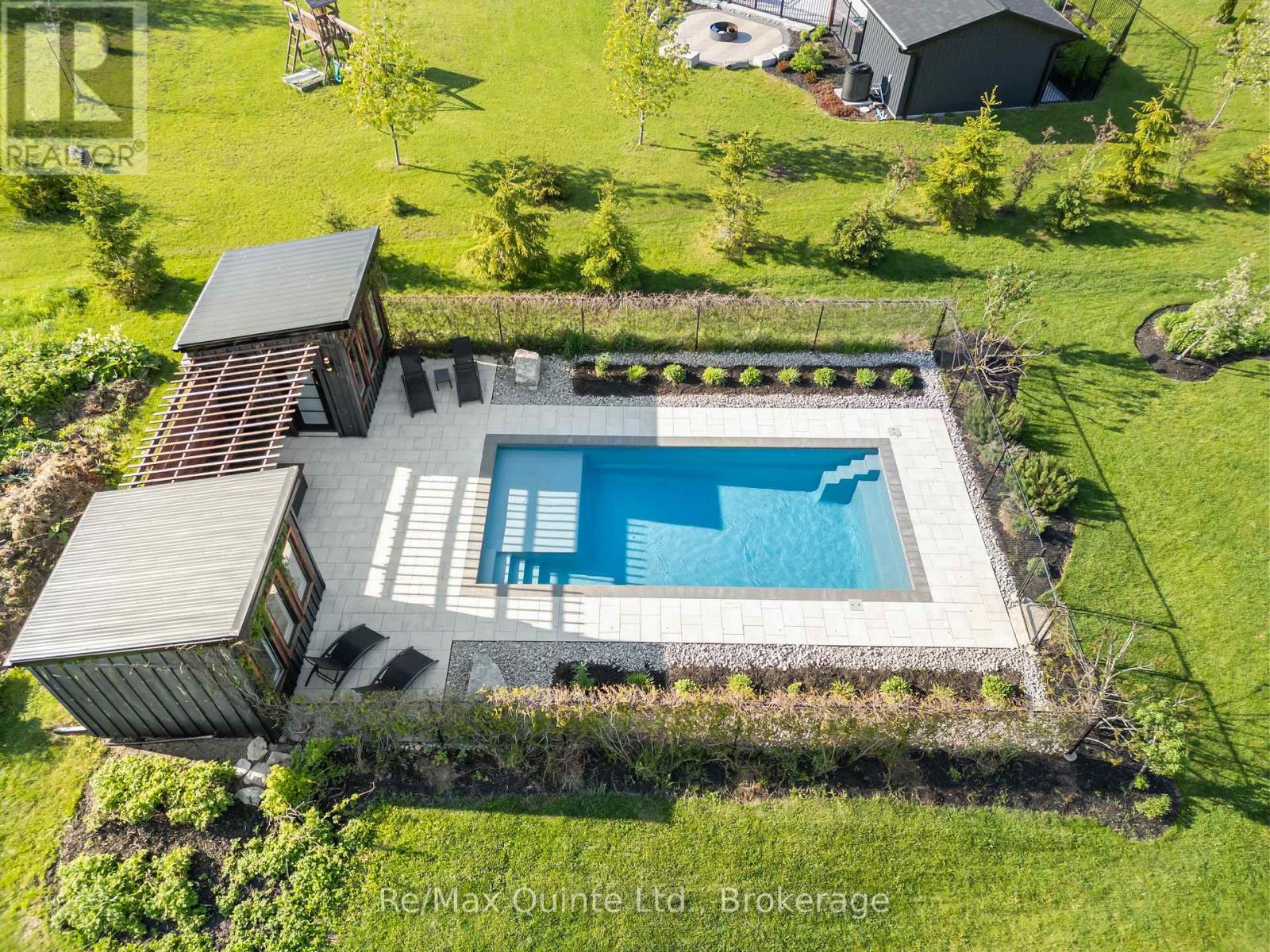 68 HIDDENVALLEY DRIVE - 4