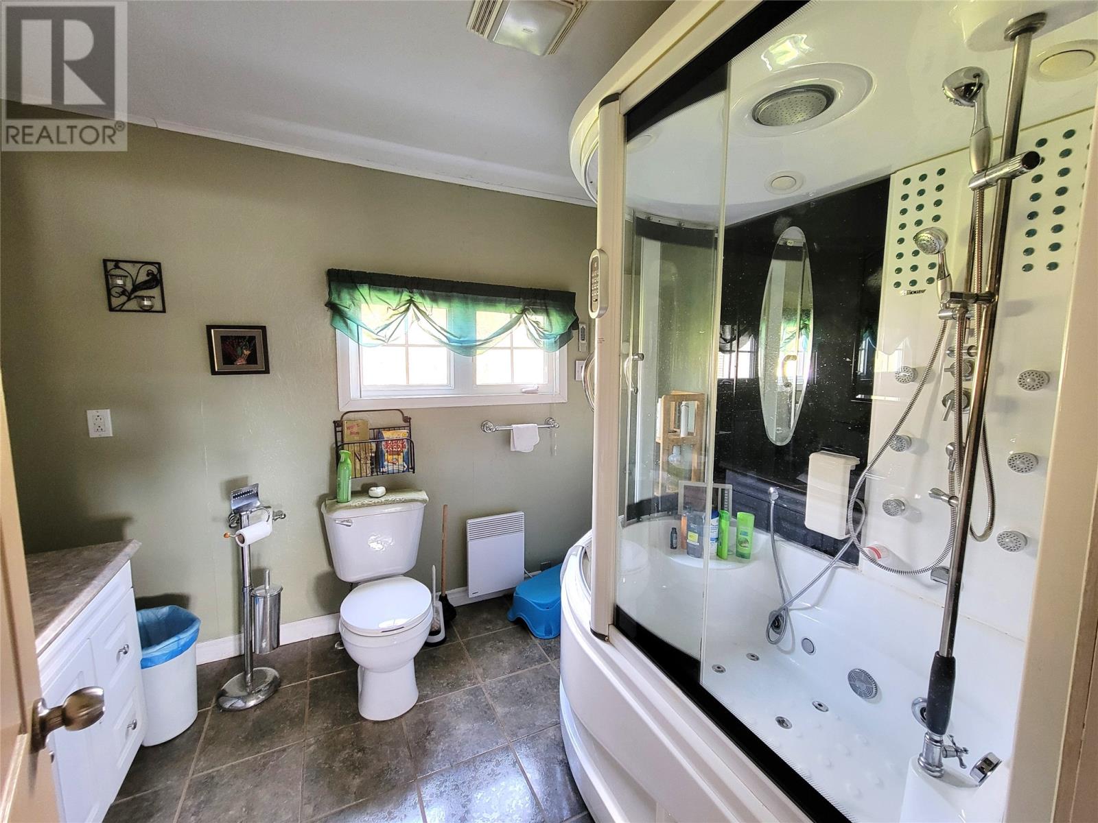 16D Pondview Road - 19
