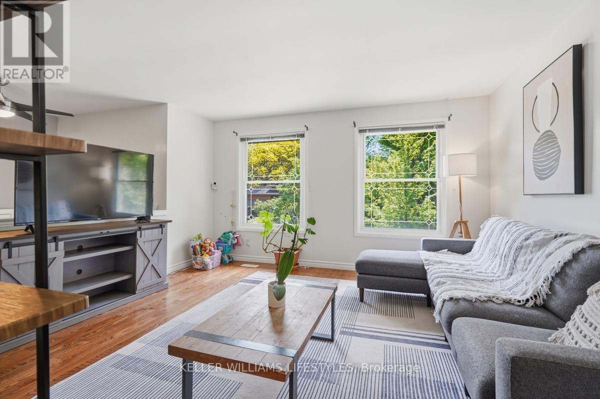 18 FAIRLANE CRESCENT - 17
