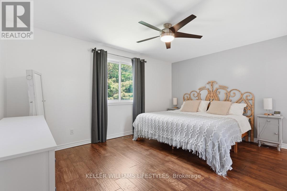 18 FAIRLANE CRESCENT - 26