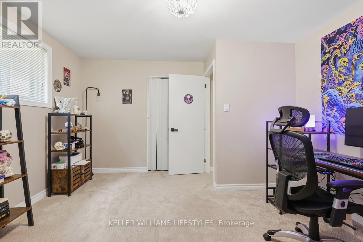 18 FAIRLANE CRESCENT - 41