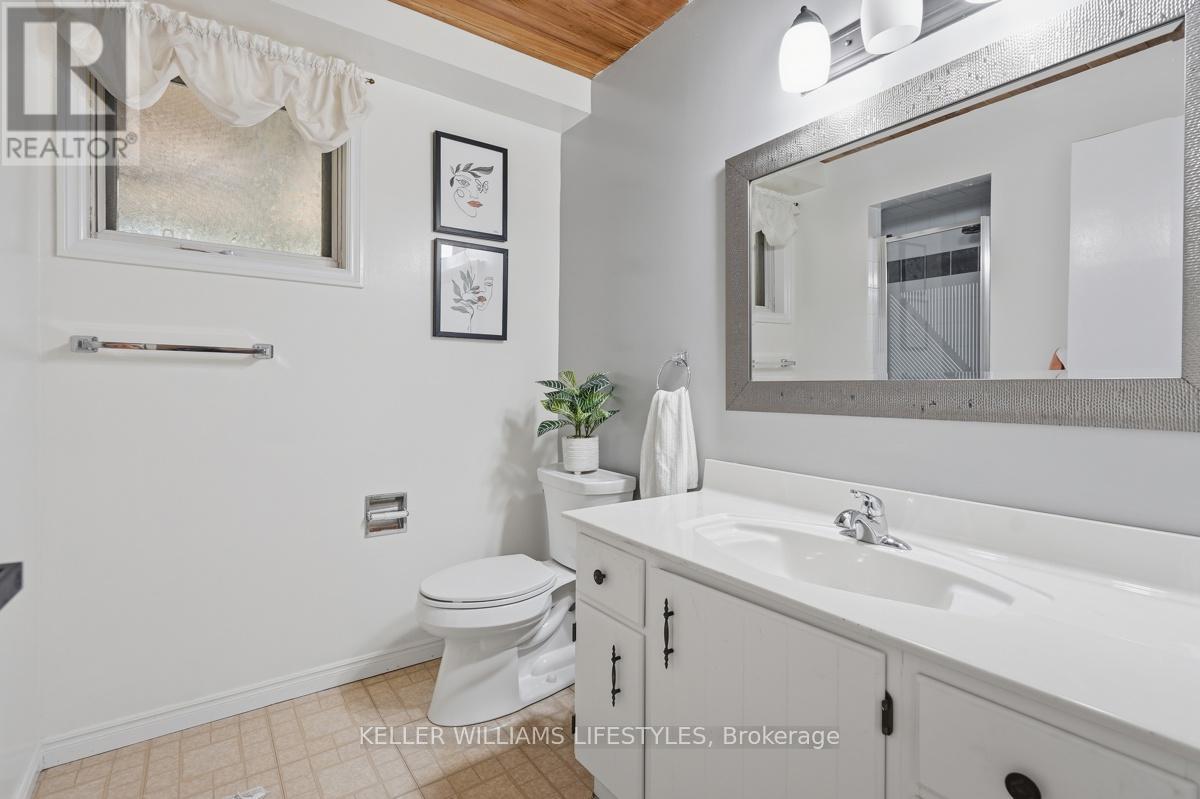 18 FAIRLANE CRESCENT - 42