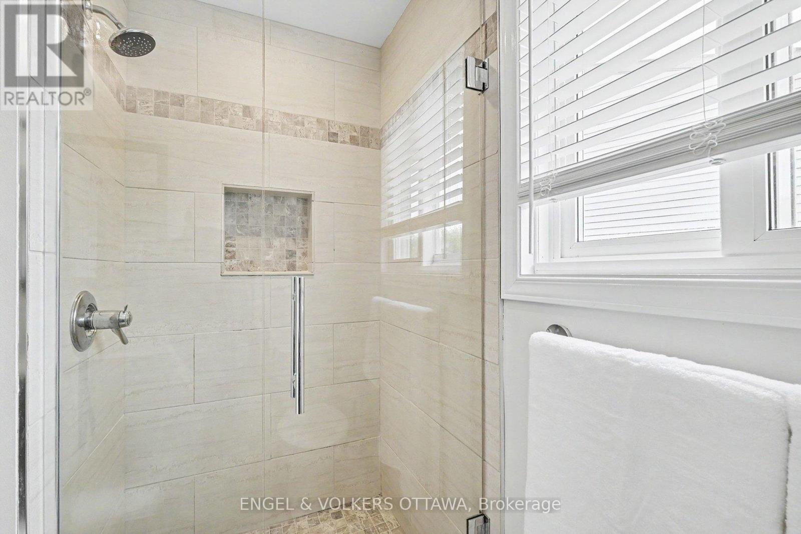 37 GENTLE GATE CRESCENT - 19