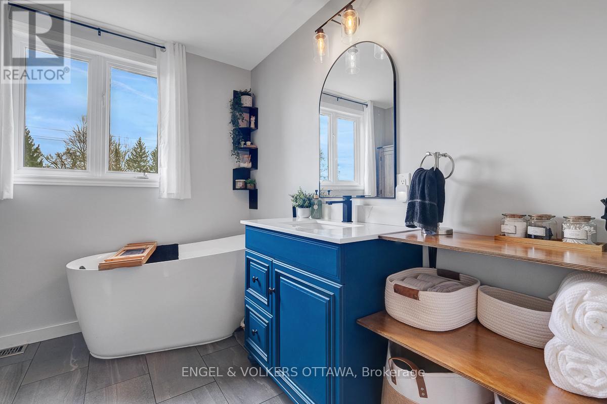 2963 ROGER STEVENS DRIVE E - 21