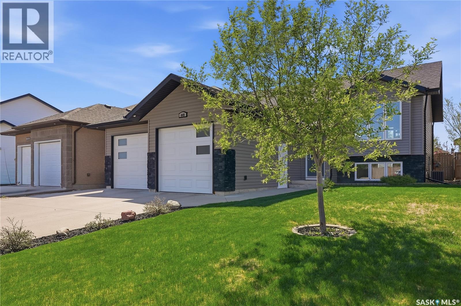 449 Snead CRESCENT - Image 2