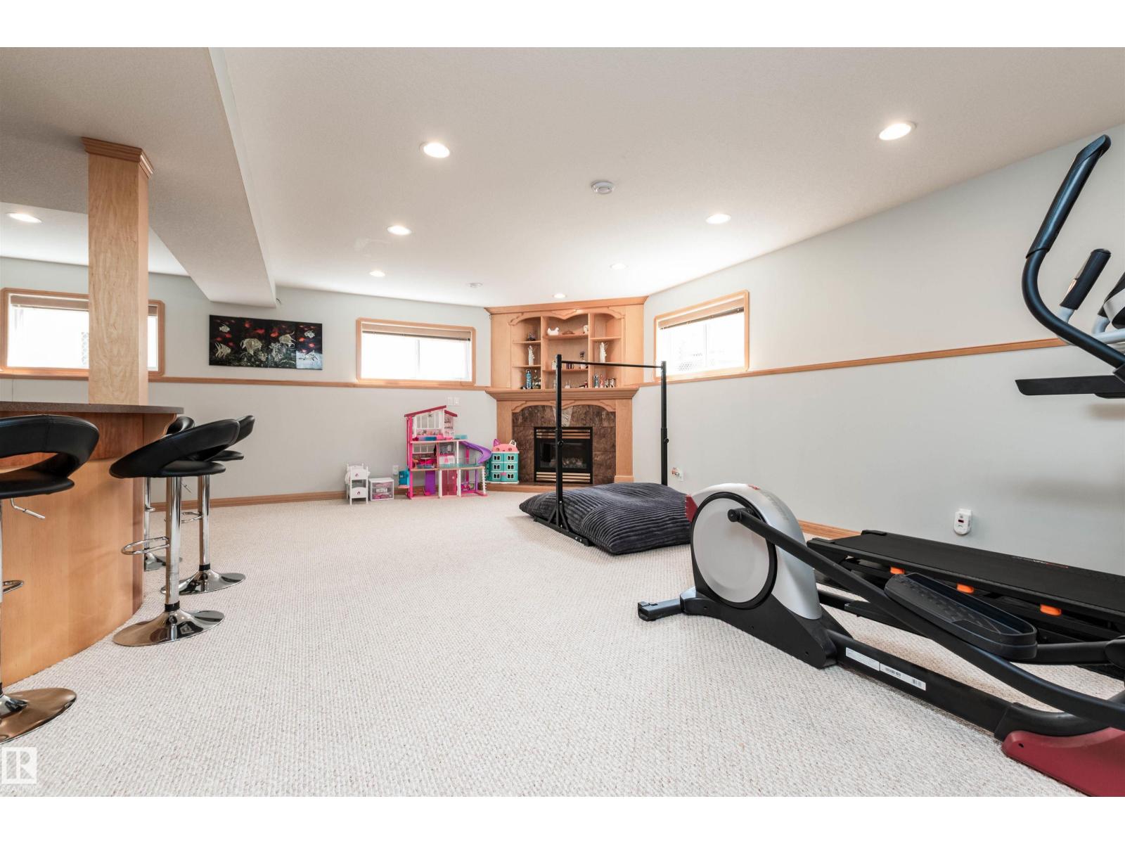 7229 161B AV NW - 31
