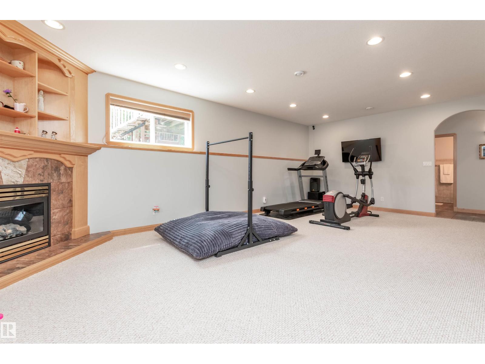 7229 161B AV NW - 34