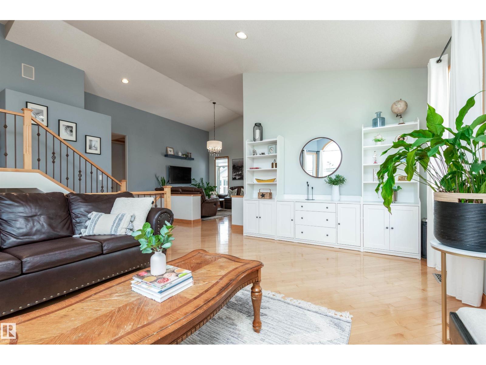 7229 161B AV NW - 8