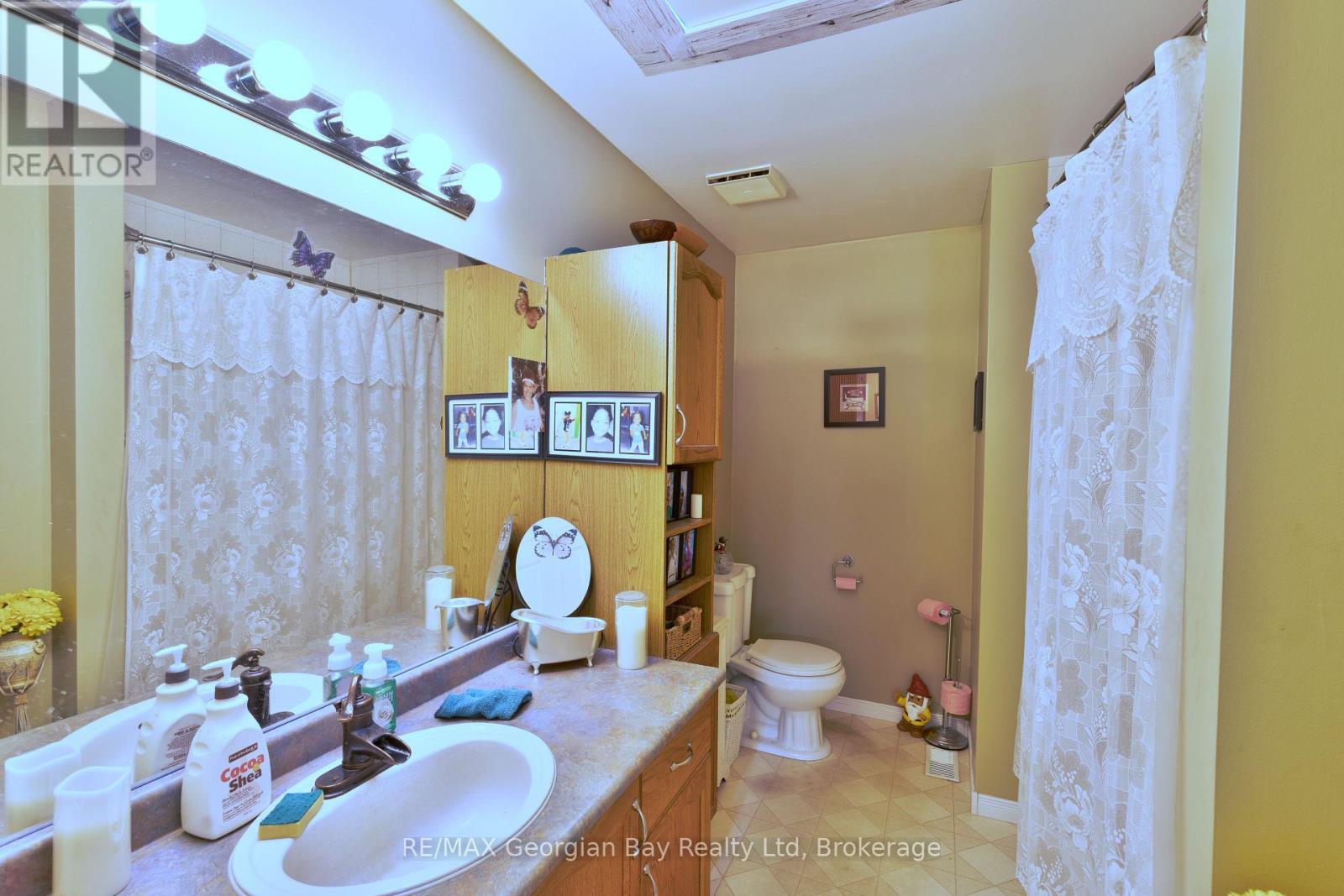33 ANDERSON CRESCENT - 17