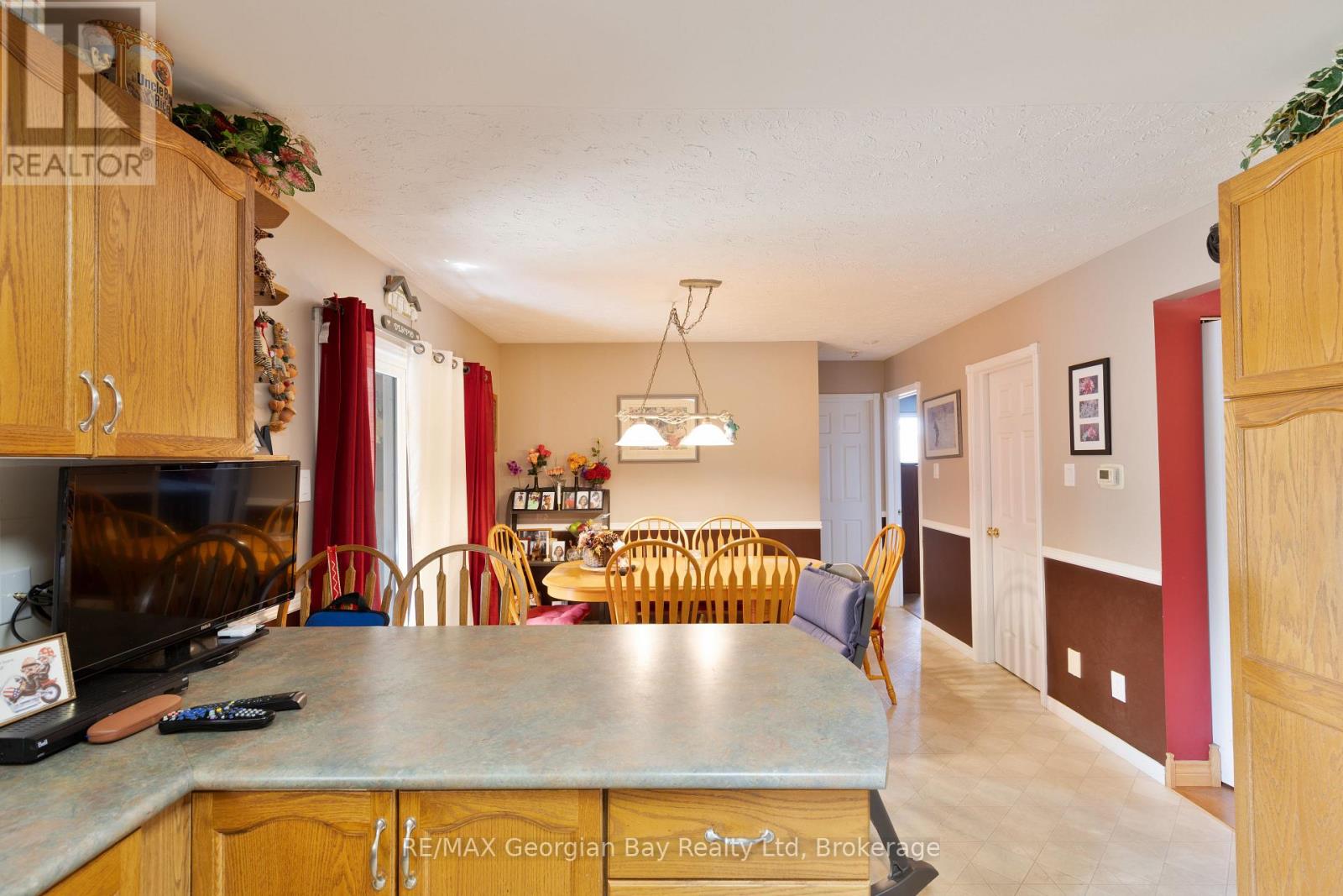 33 ANDERSON CRESCENT - 10