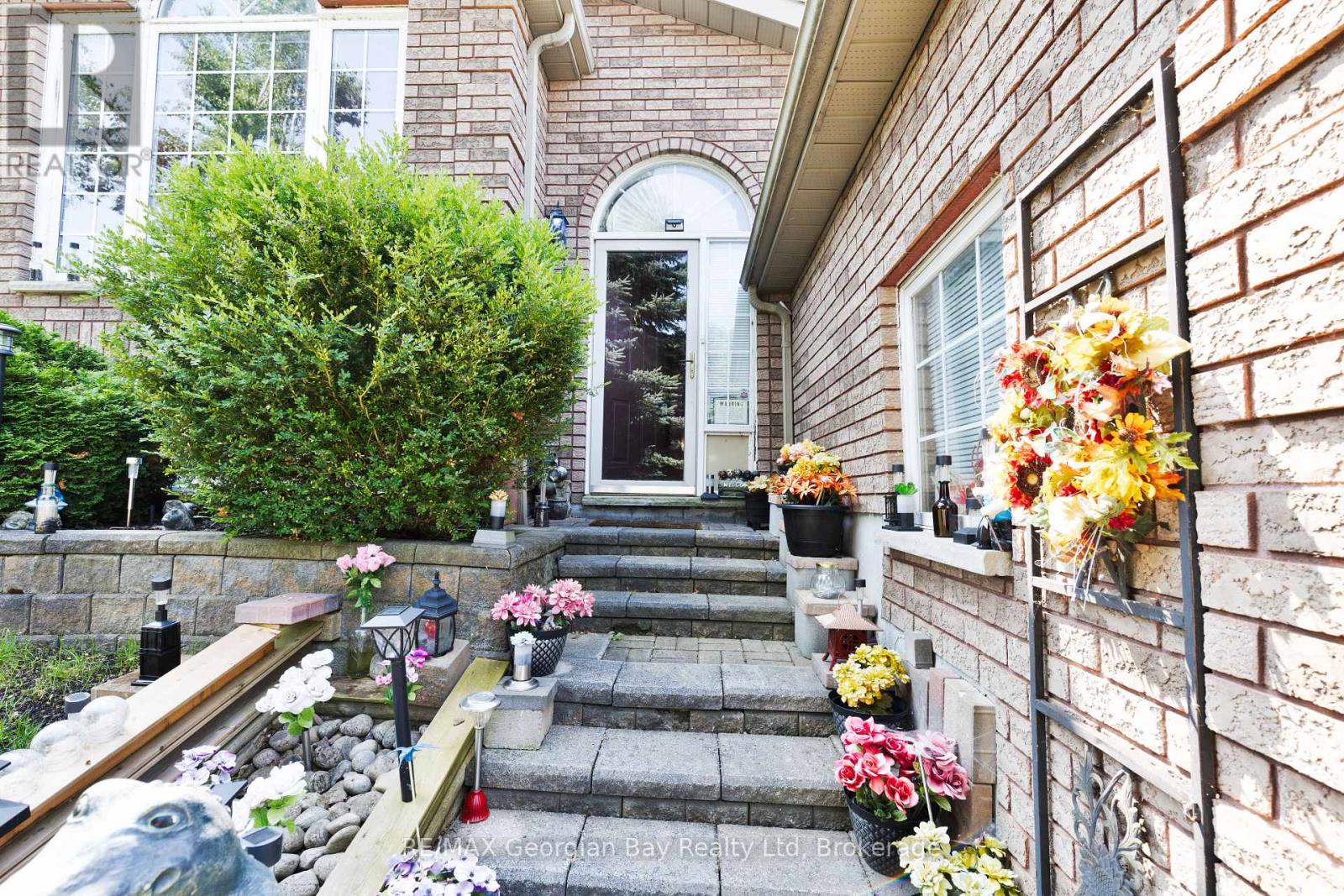 33 ANDERSON CRESCENT - 3