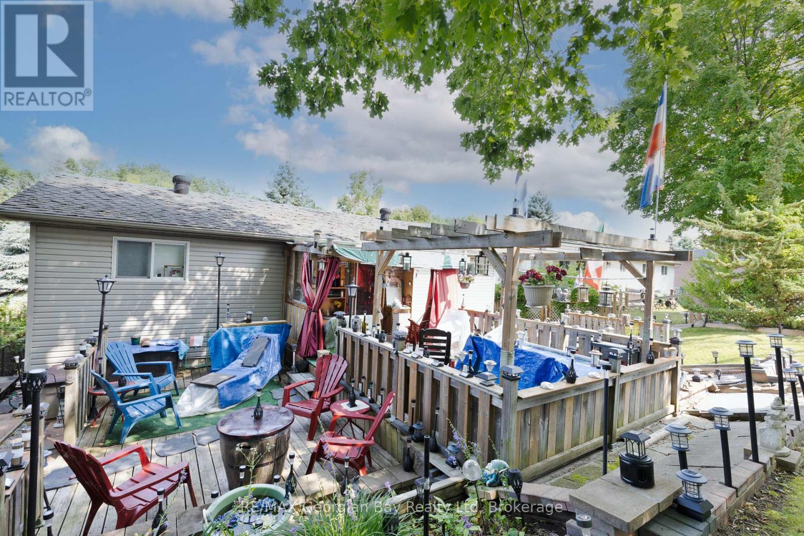 33 ANDERSON CRESCENT - 30