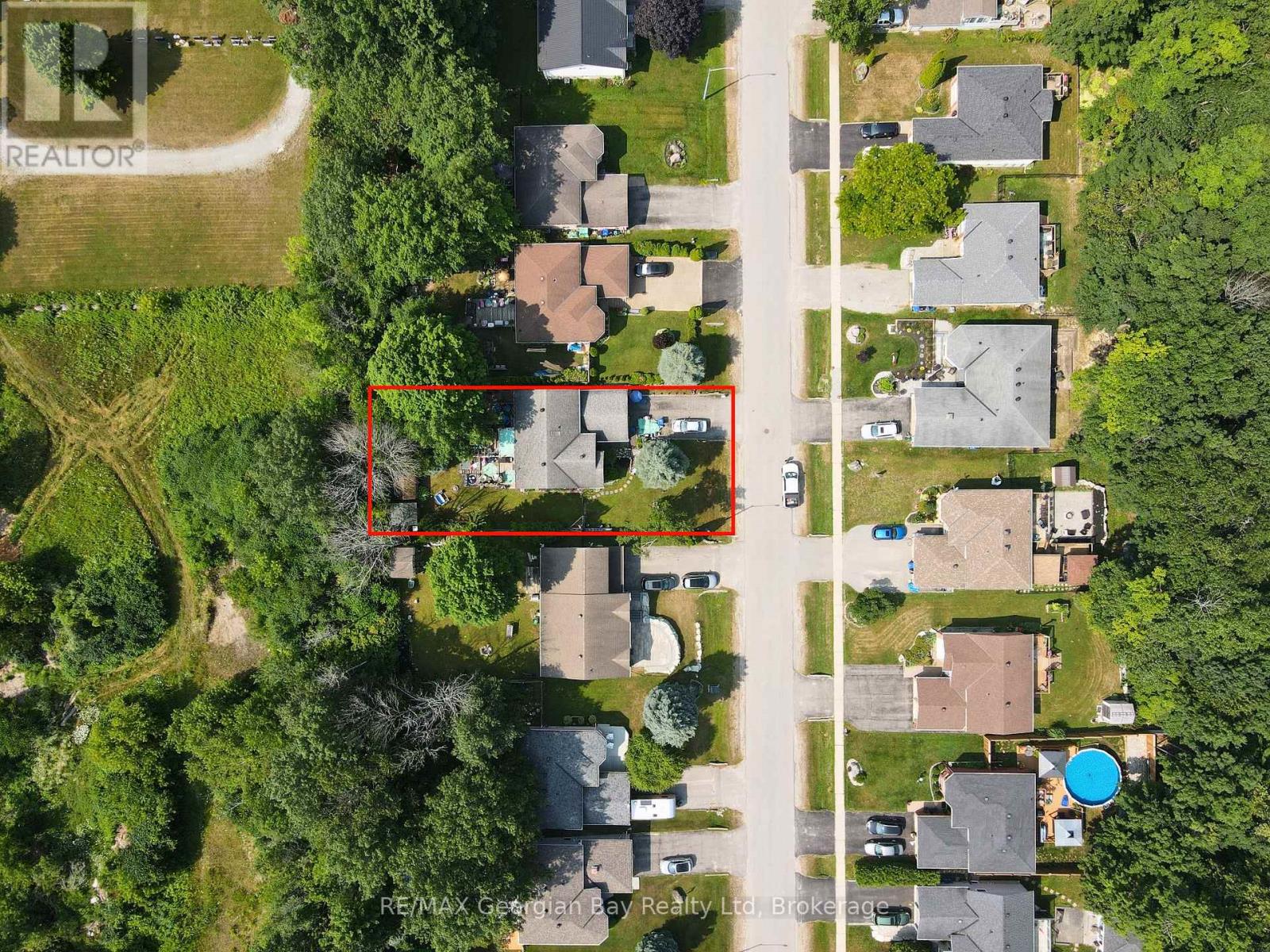 33 ANDERSON CRESCENT - 36
