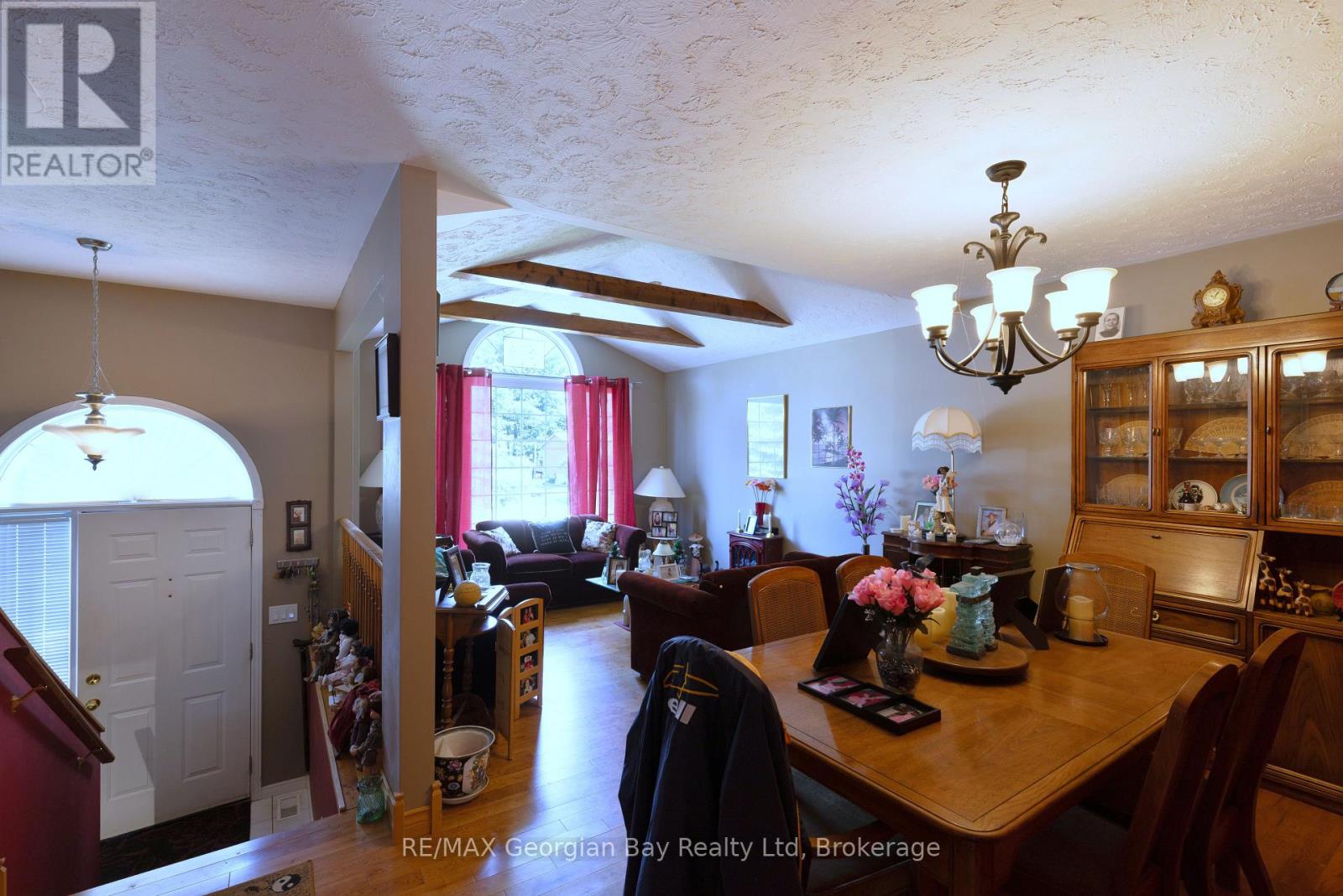 33 ANDERSON CRESCENT - 4