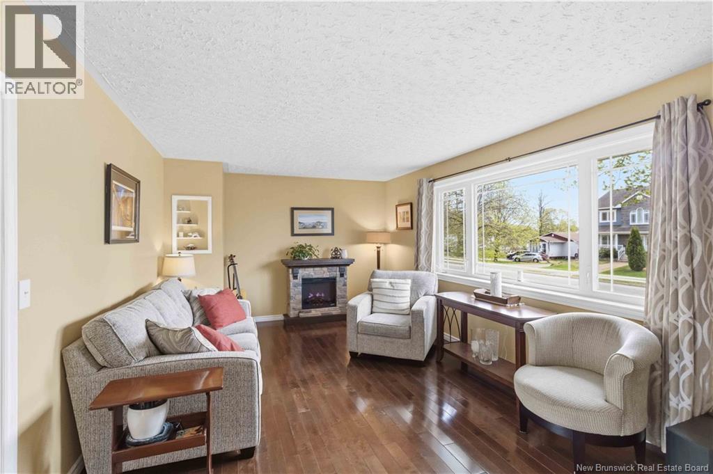 204 MacFarlane Street - 10