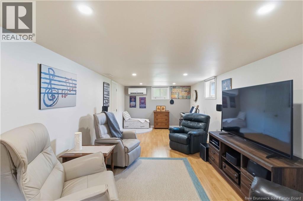 204 MacFarlane Street - 21