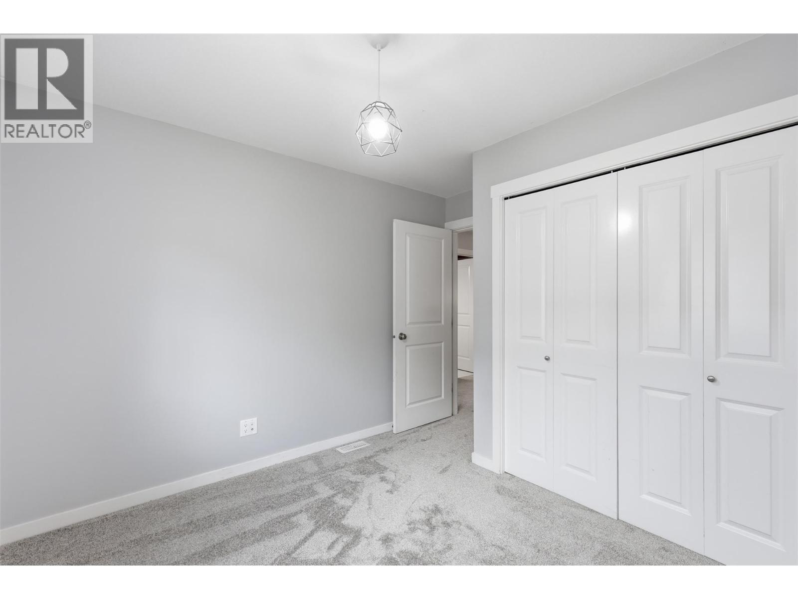 #44 2860 Valleyview Drive Drive - 32