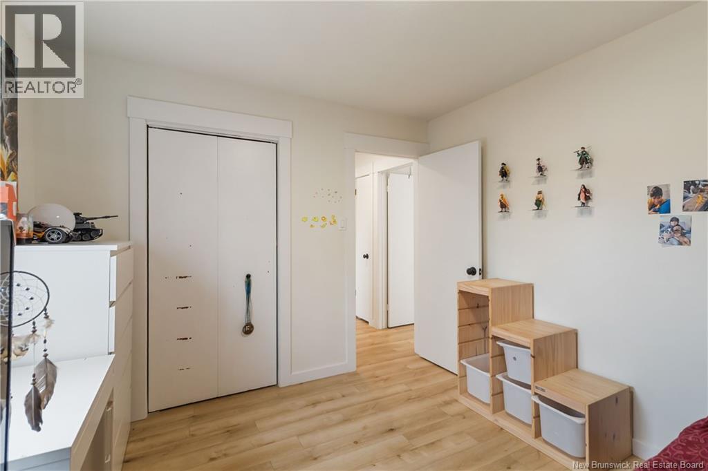80 Ealey Crescent - Image 2