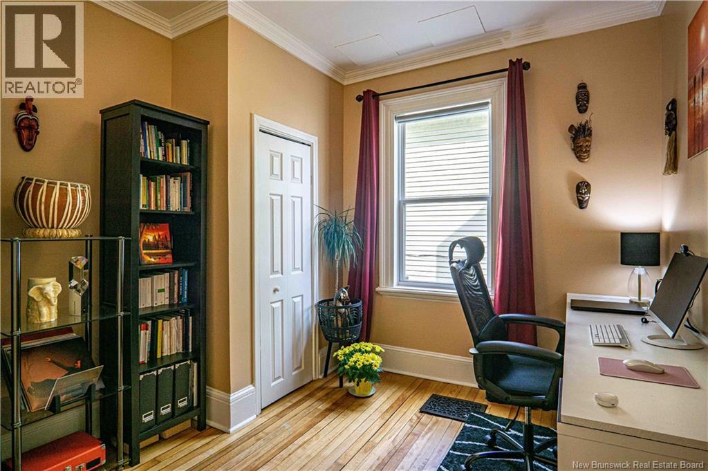 576 Charlotte Street - 12