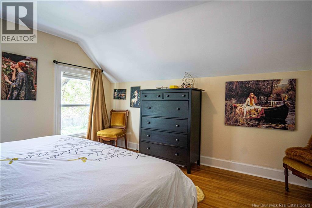 576 Charlotte Street - 33
