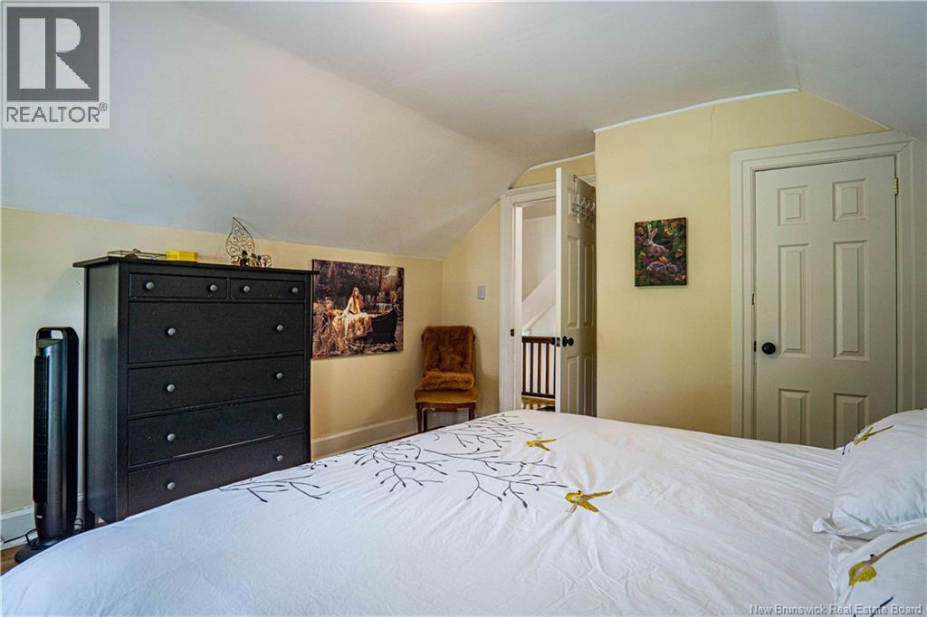 576 Charlotte Street - 35