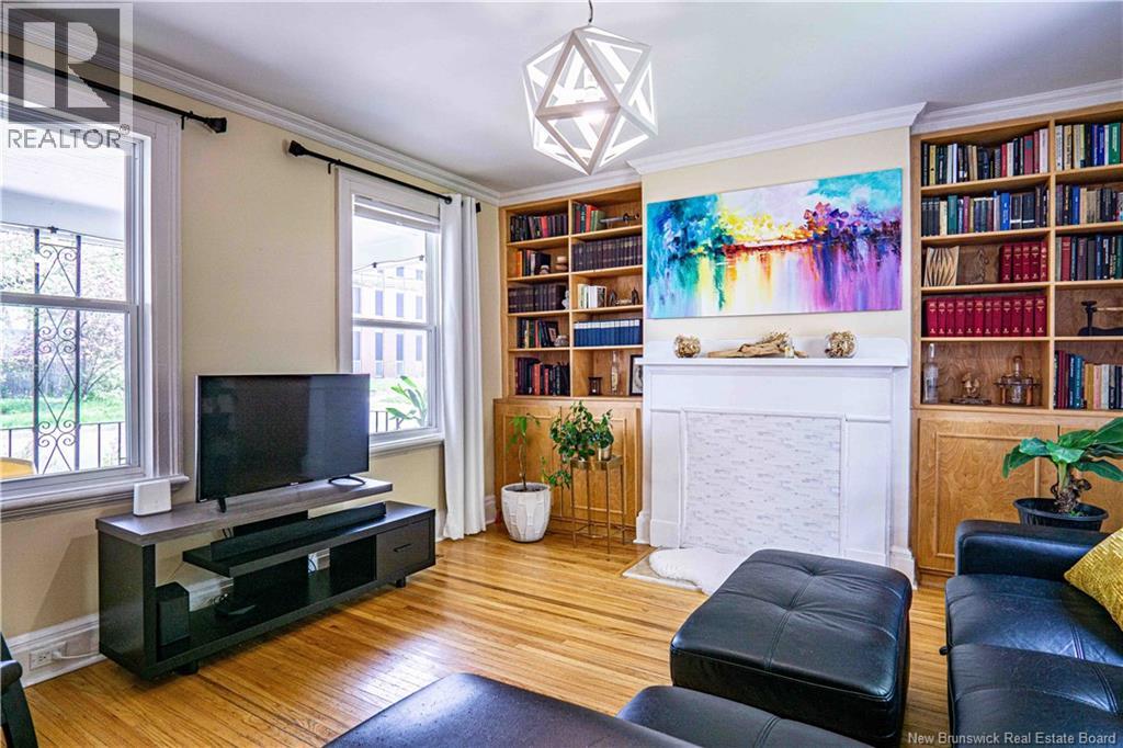 576 Charlotte Street - 4