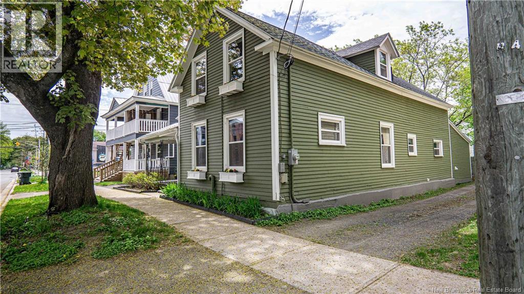 576 Charlotte Street - 46