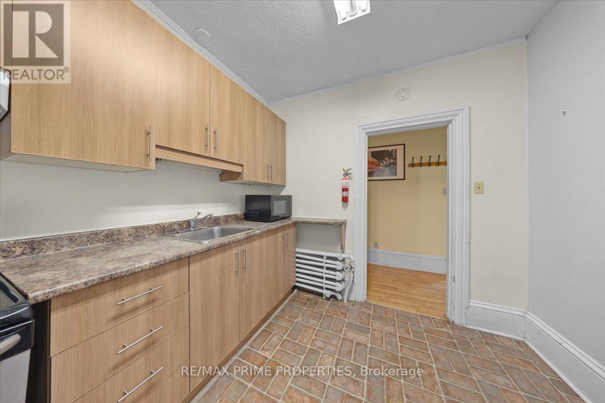 3 Bed, 1 Bath Multi-Family for Rent in Ottawa – 5 – 155 STEWART STREET, Ottawa – MLS# X13136996 - Image 8