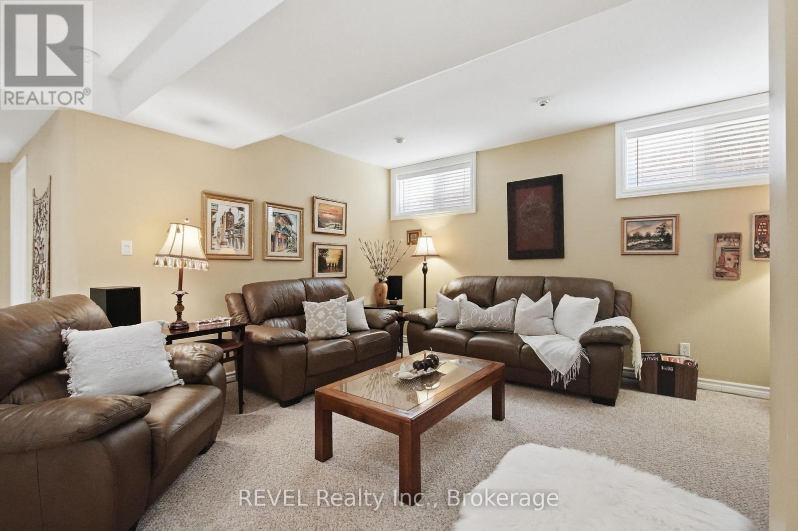 16 PARNELL CRESCENT - 22