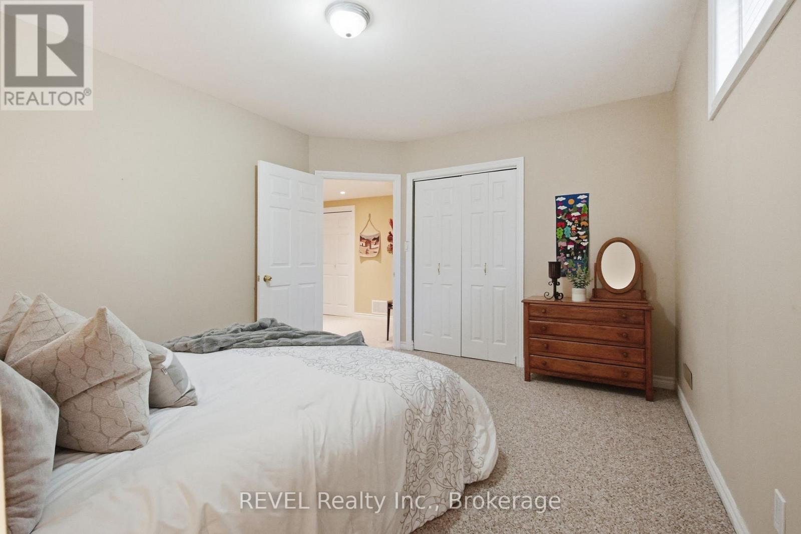 16 PARNELL CRESCENT - 28