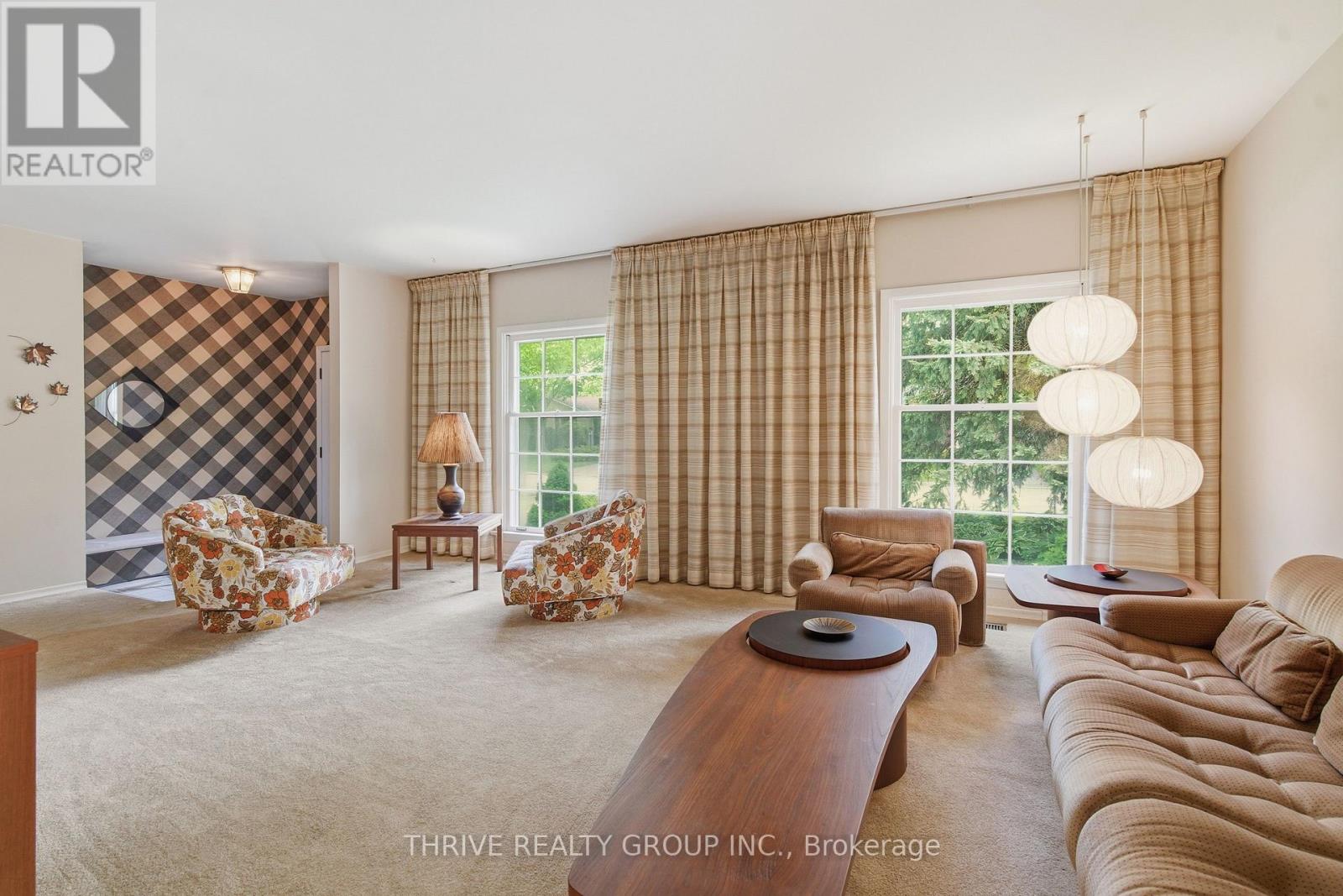 33 BENSON CRESCENT - 13
