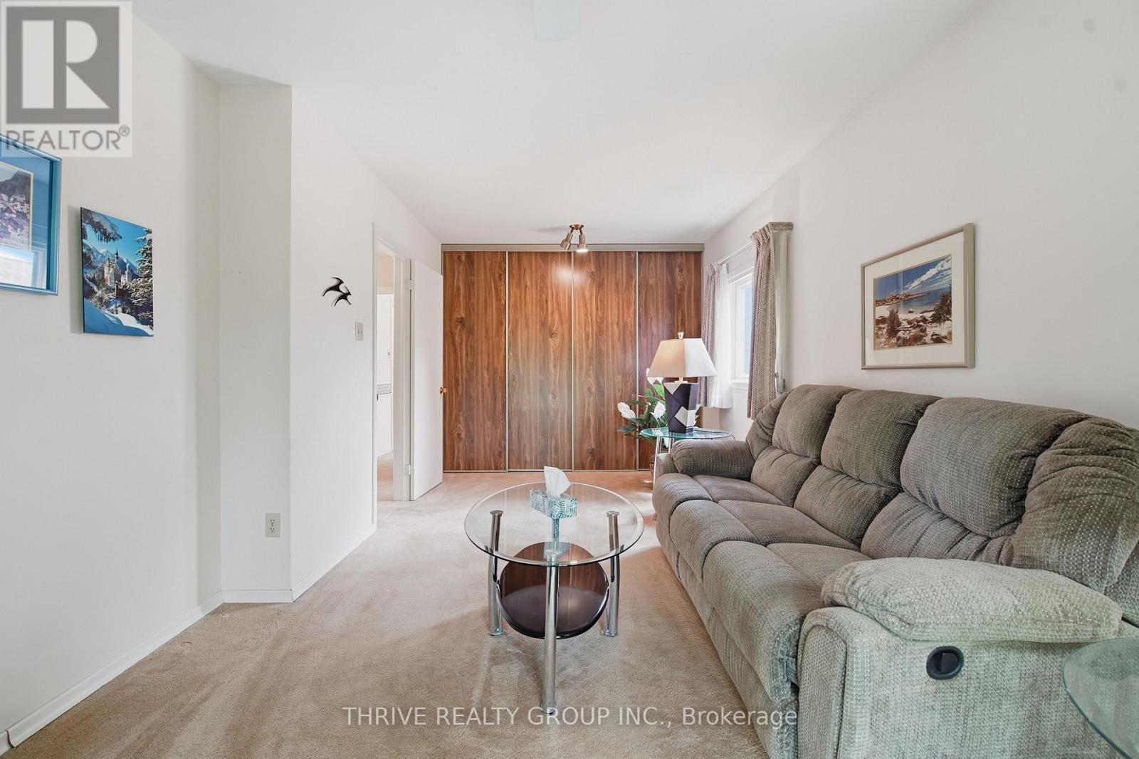 33 BENSON CRESCENT - 23