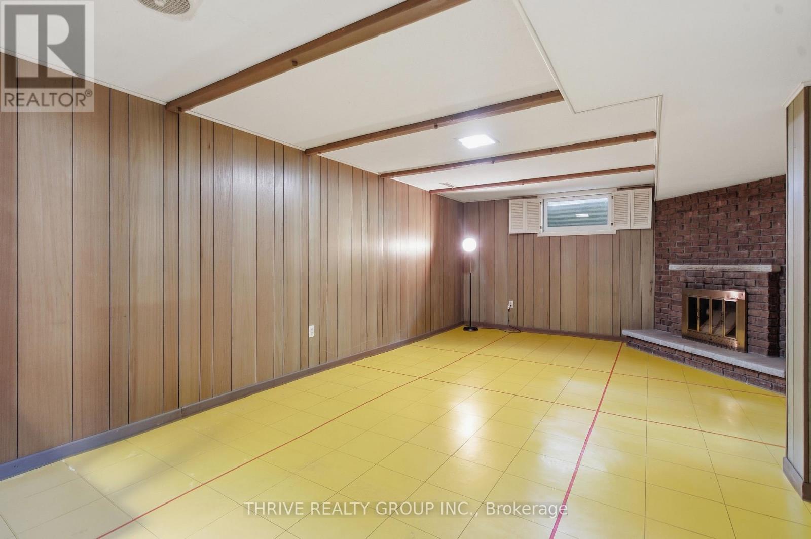 33 BENSON CRESCENT - 29