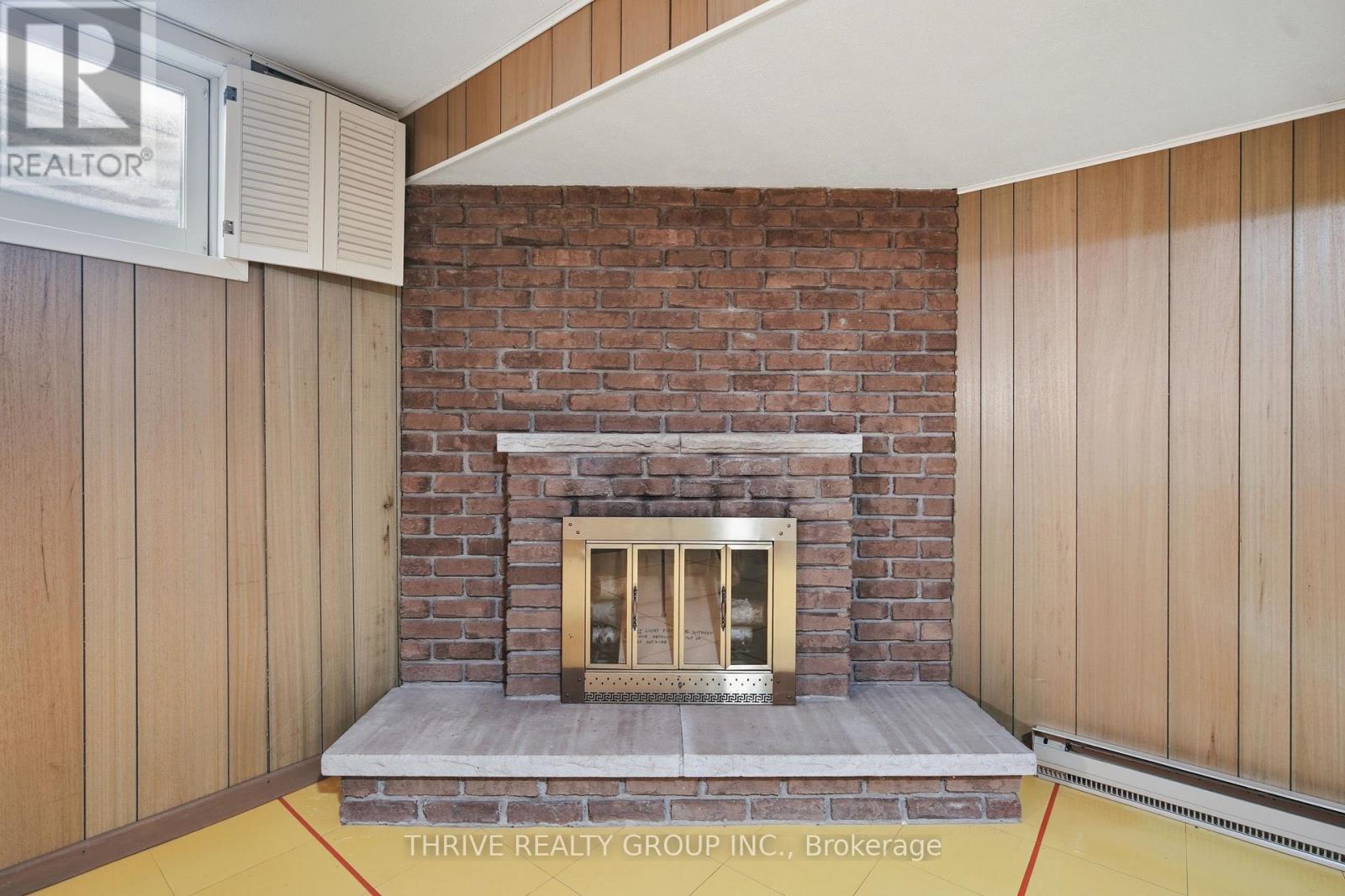 33 BENSON CRESCENT - 30
