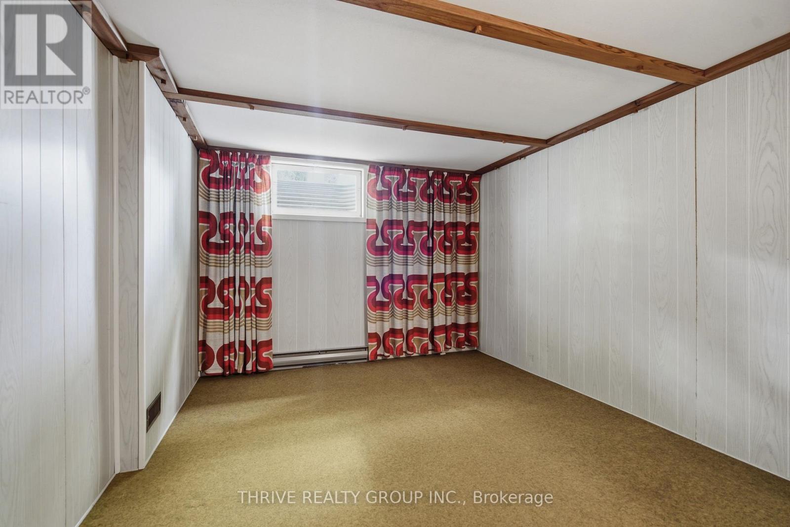 33 BENSON CRESCENT - 32
