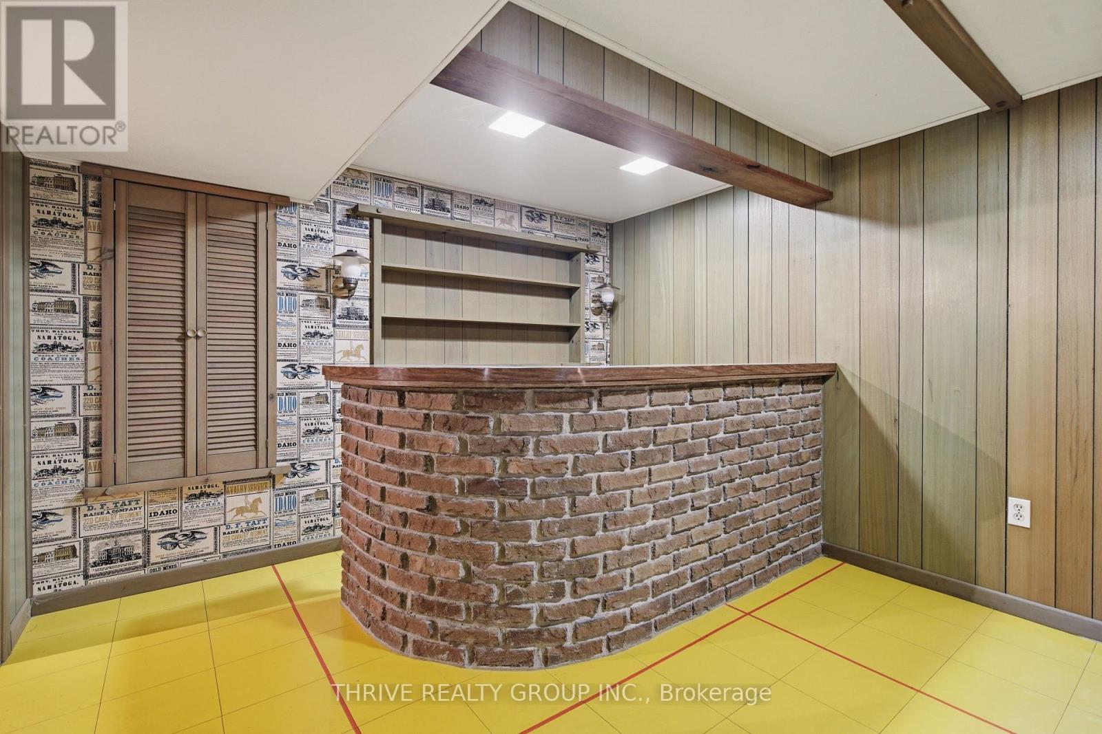 33 BENSON CRESCENT - 34