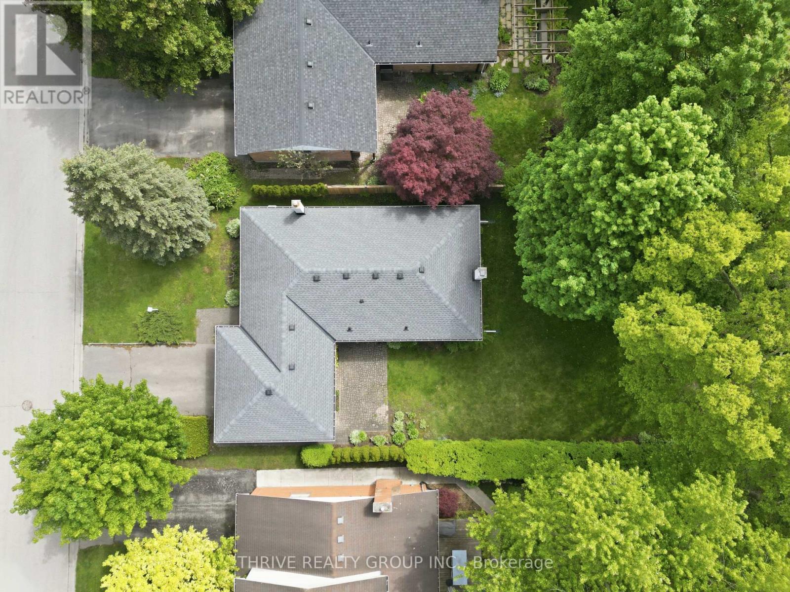 33 BENSON CRESCENT - 4