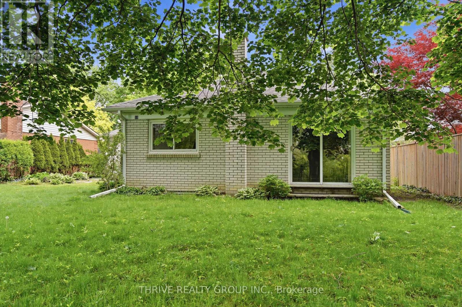 33 BENSON CRESCENT - 45